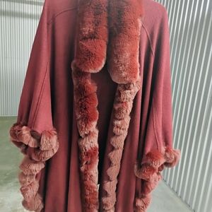 Chic Burgundy Faux Fur-Trimmed Cape